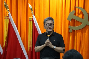 这堂特殊党课催人奋进